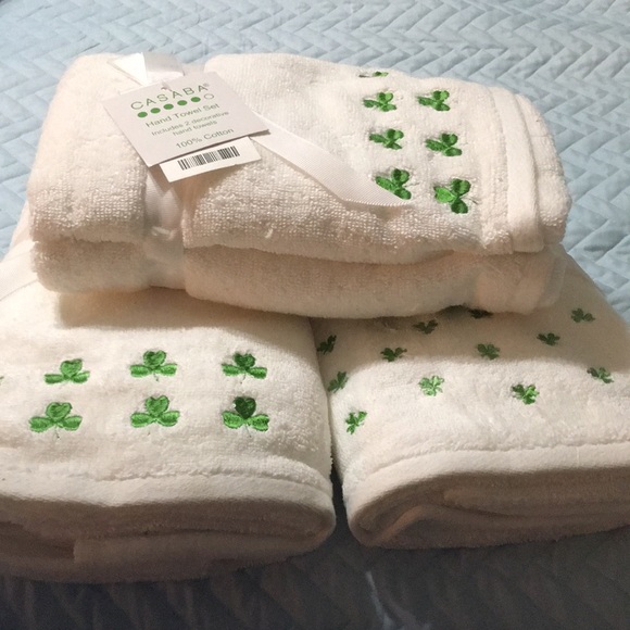 casaba Holiday 6 White Hand Towels With Green Clovers Poshmark